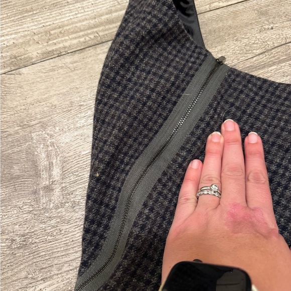 Size 8 100% Wool J crew women’s zip up dress - Picture 7 of 7